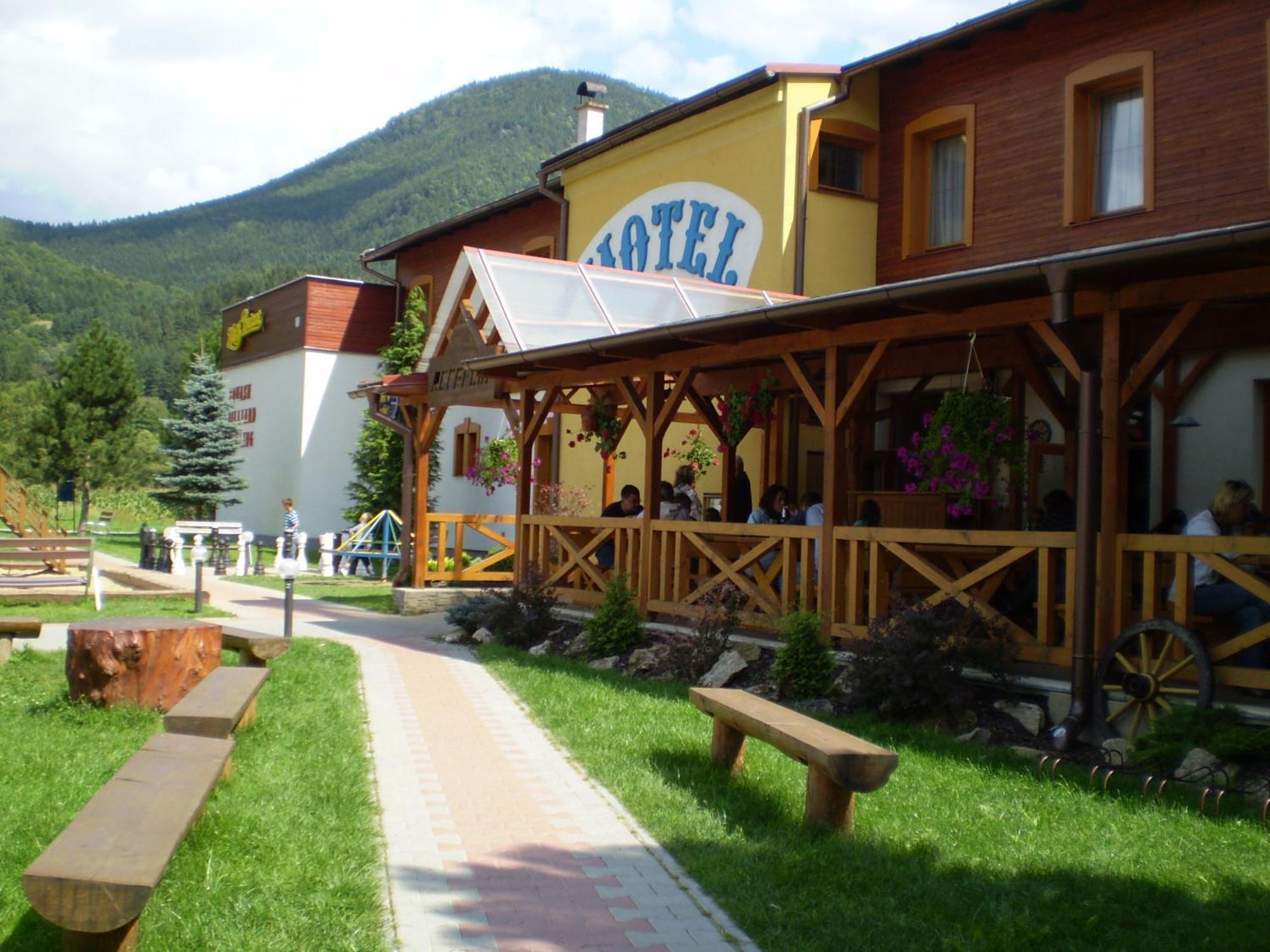 Motel Ranc Ружомберок Экстерьер фото