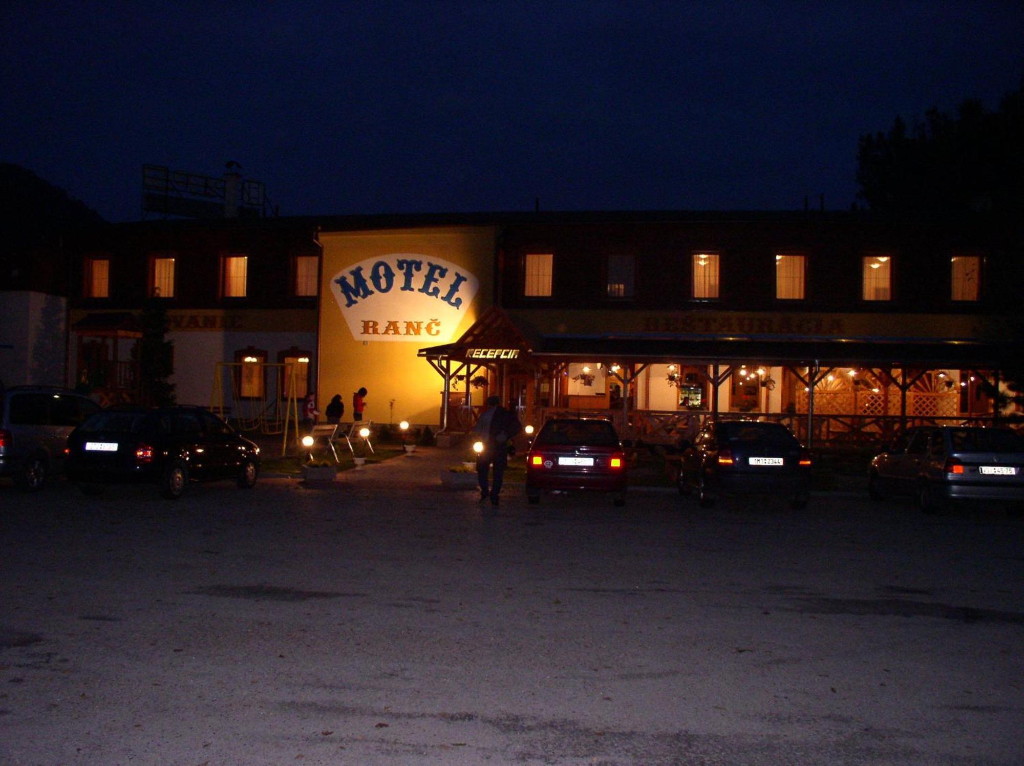 Motel Ranc Ружомберок Экстерьер фото