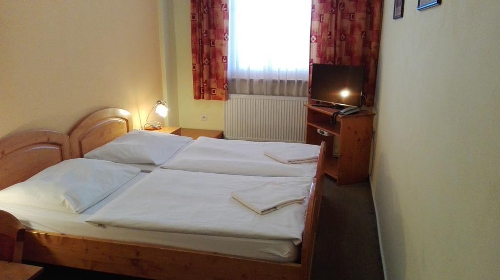 Motel Ranc Ружомберок Экстерьер фото
